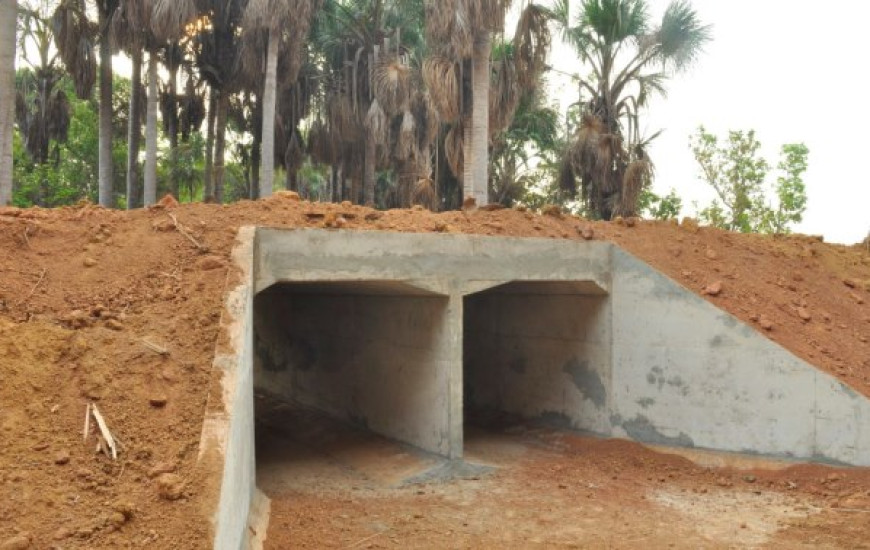 Galerias de concreto foram construídas em estradas vicinais