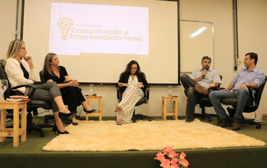 Professora da disciplina responsável, Marluce Zacariotti mediou bate papo