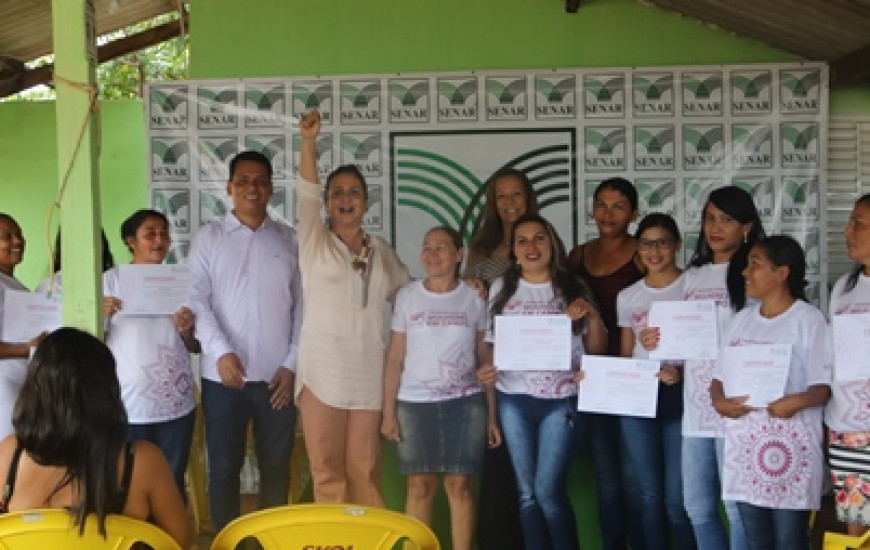 Senadora Kátia Abreu certifica mais de 280 produtores rurais