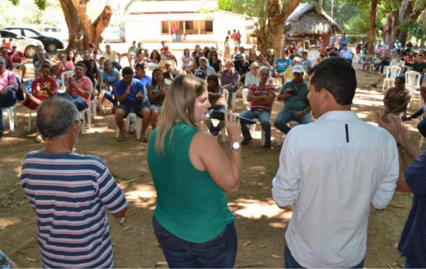 Cláudia participa de reunião no Aureny IV