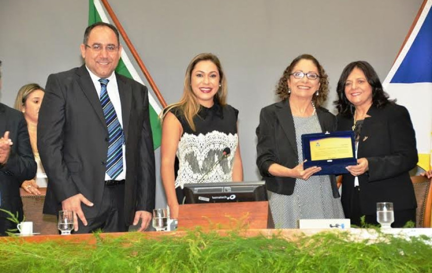 Sessão solene foi presidida por Luana Ribeiro