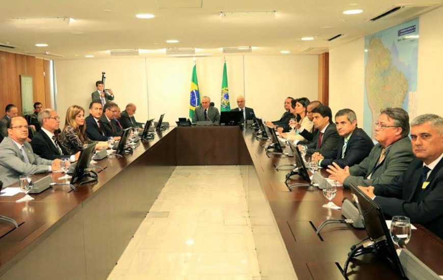 Miranda participa de reunião com Michel Temer e governadores