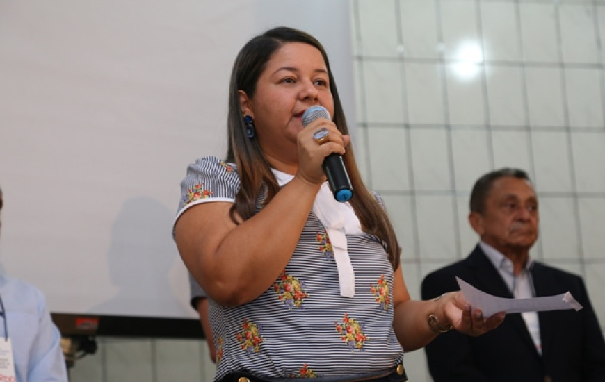 Reitoria Suely Quixabeira faz anuncio das emendas em evento em Dianópolis