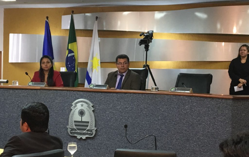 Folha Filho preside sessão na Câmara de Palmas