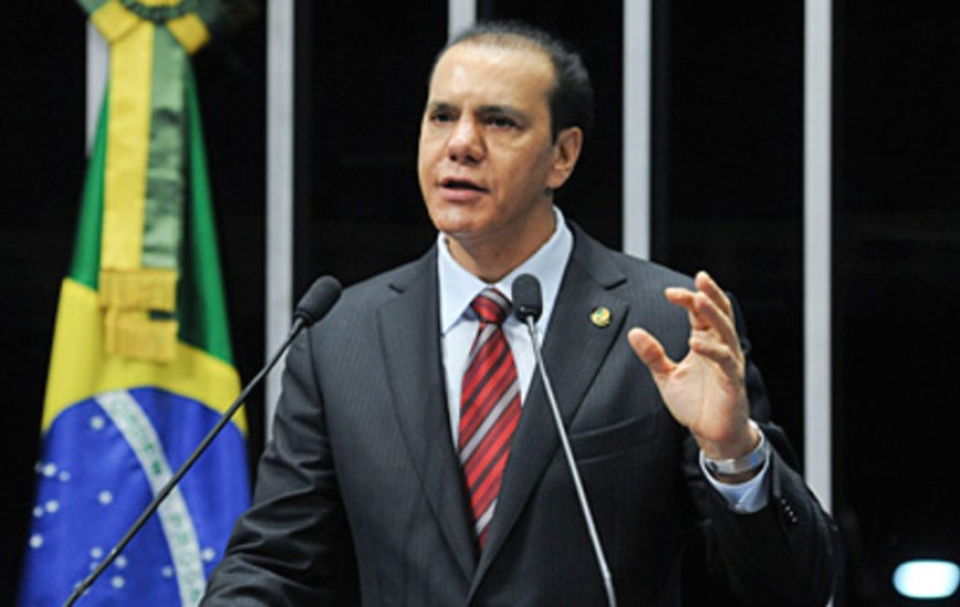 Senador Ataídes Oliveira concorre à reeleição