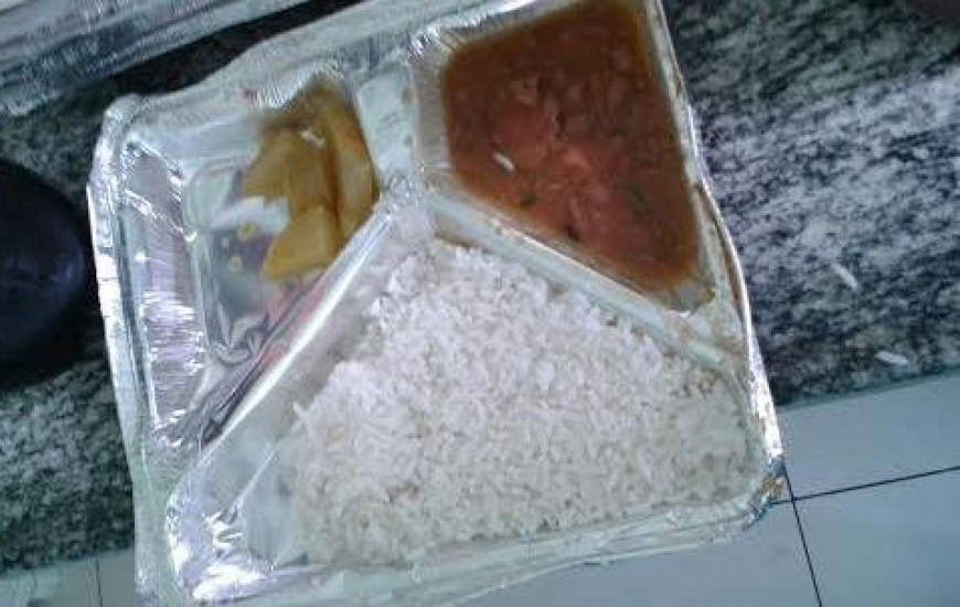 Almoço do HRA foi arroz, feijão e mandioca