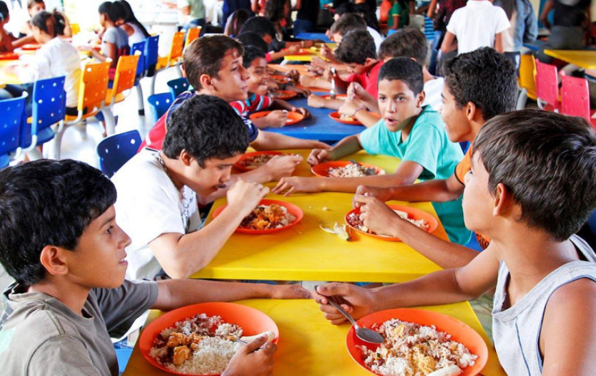 Alimentação saudável é uma das ações do Programa Saúde na Escola