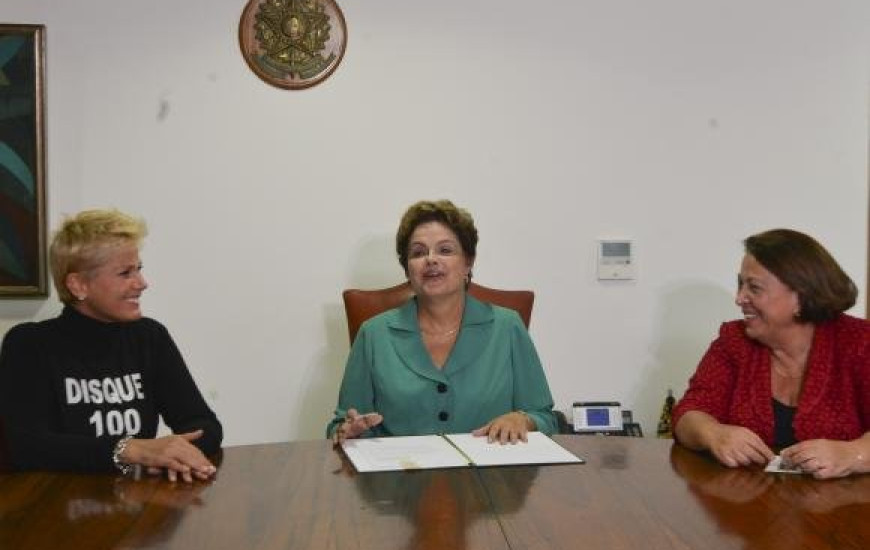 Dilma estava acompanha de Xuxa e ministra Ideli