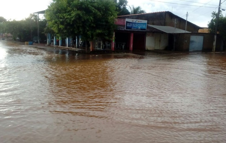 Centro da cidade ficou alagado após a chuva