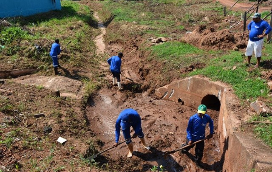 Cidade de Araguaína realiza limpeza e drenagem