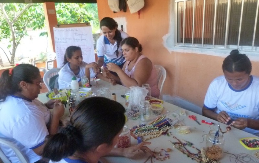 30 alunas fazem o curso de biojoias