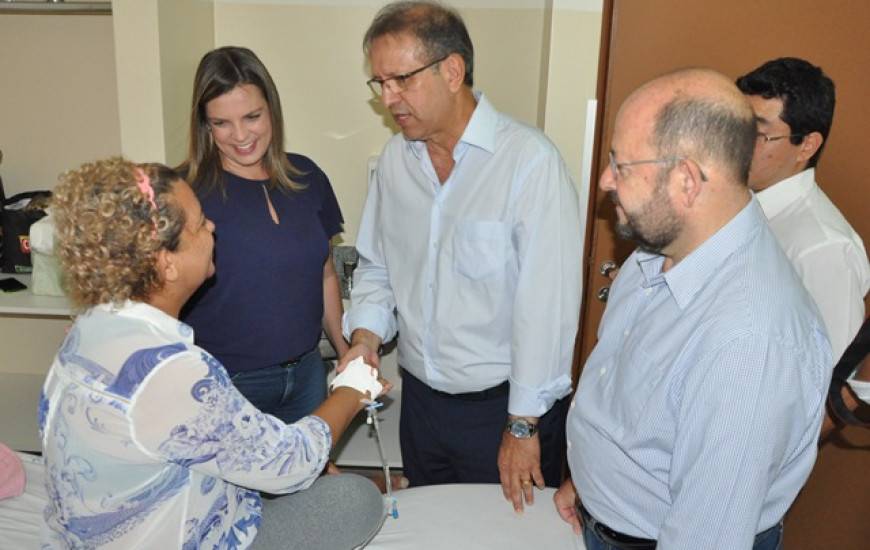 Governador visita pacientes nos novos leitos do HGP