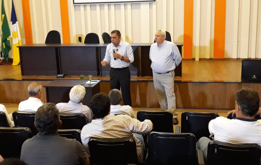 Carlos Amastha e Oswaldo Stival em reunião sobre agronegócio na Faet