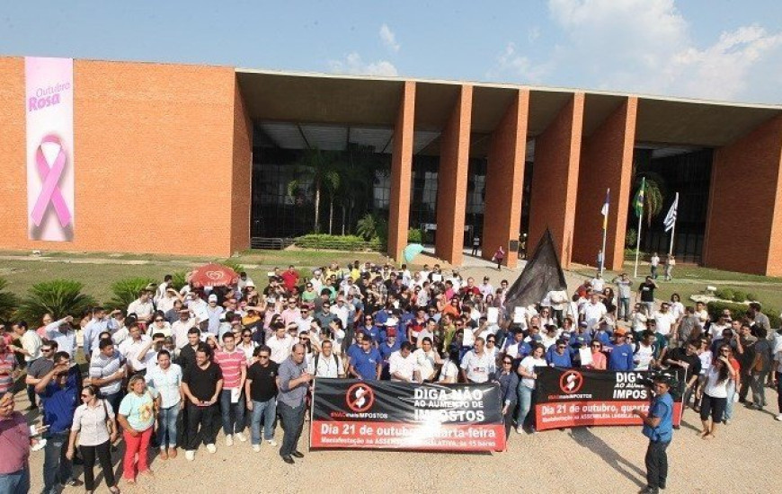 Comerciantes protestaram na AL, em Palmas