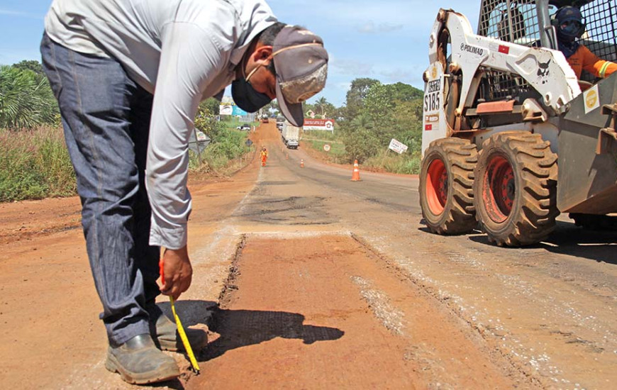 Motoristas devem redobrar atenção ao transitar em trecho com obras.