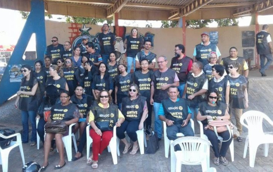 Servidores de Porto Nacional em greve