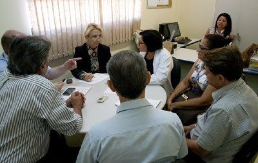 Promotora em reunião com a direção do Hospital