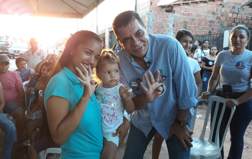 Amastha este reunido com jovens em Nova Olinda