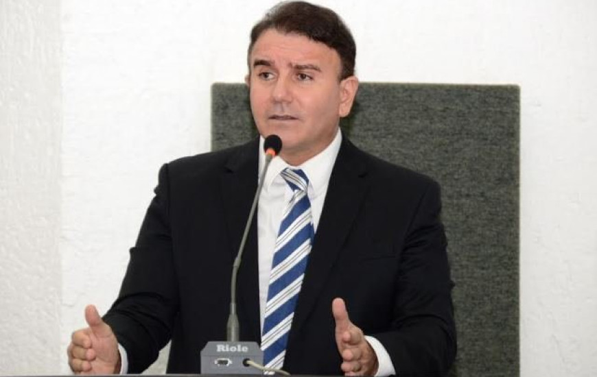 Eduardo Siqueira propõe Votos de Aplausos