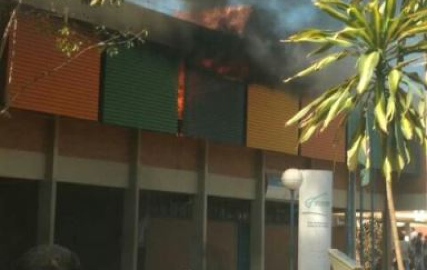 Incêndio atinge Colégio da Polícia Militar