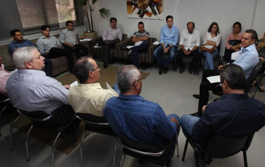 Prefeitos participam de reunião com Ataídes