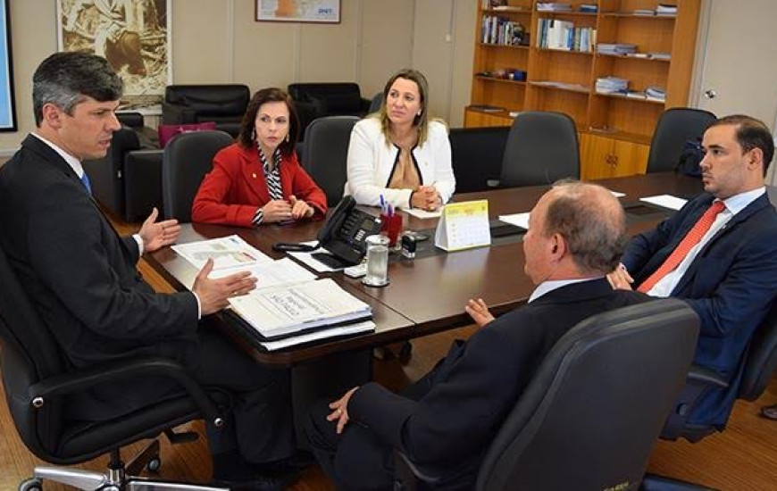 Deputada participa de reunião da bancada