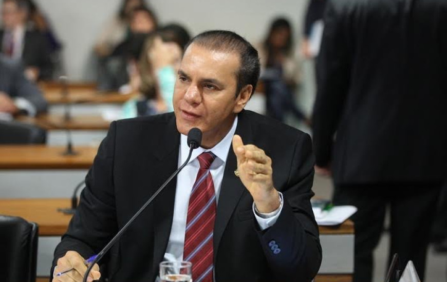 Senador Ataídes Oliveira