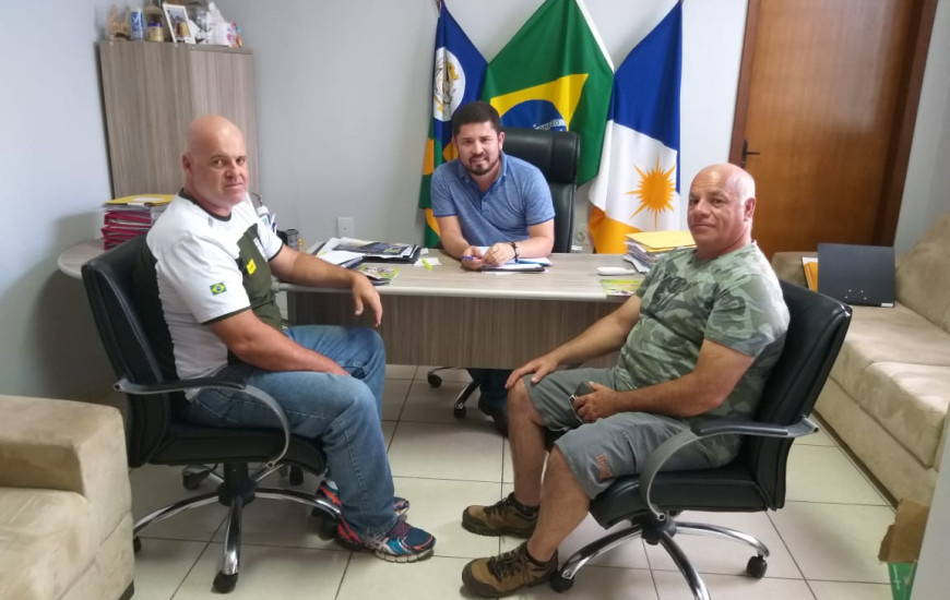 Padre Gleibson Moreira recebeu a equipe da organização do Rally