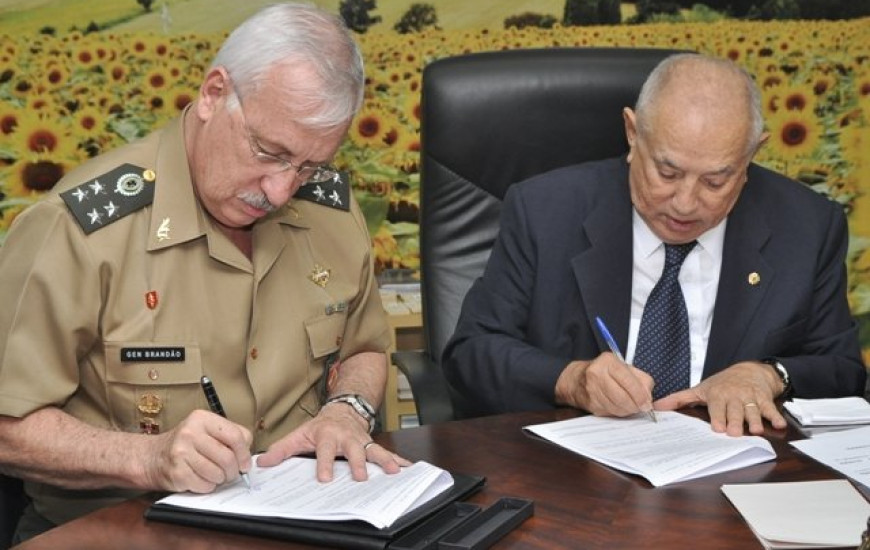 General Brandão e Siqueira Campos assinam convênio