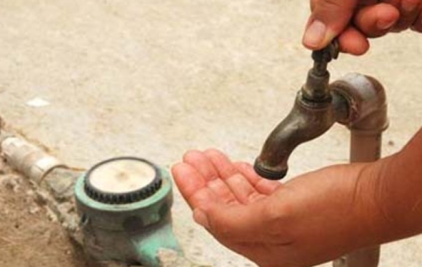 Moradores ficam sem água após contaminação