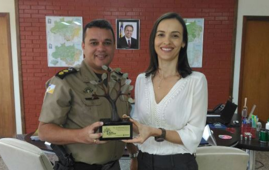 Comandante do BPMA recebe troféu Mérito Ambiental