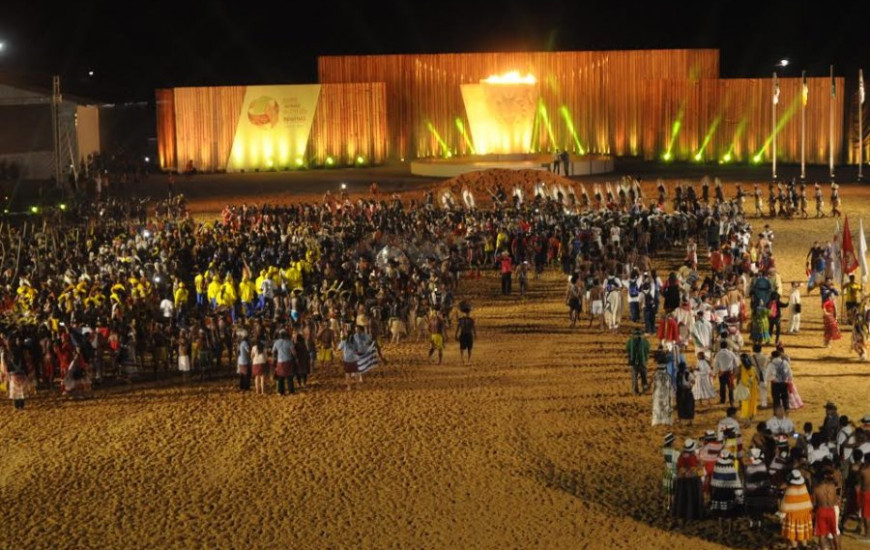 Etnias adentram Arena Green com celebração