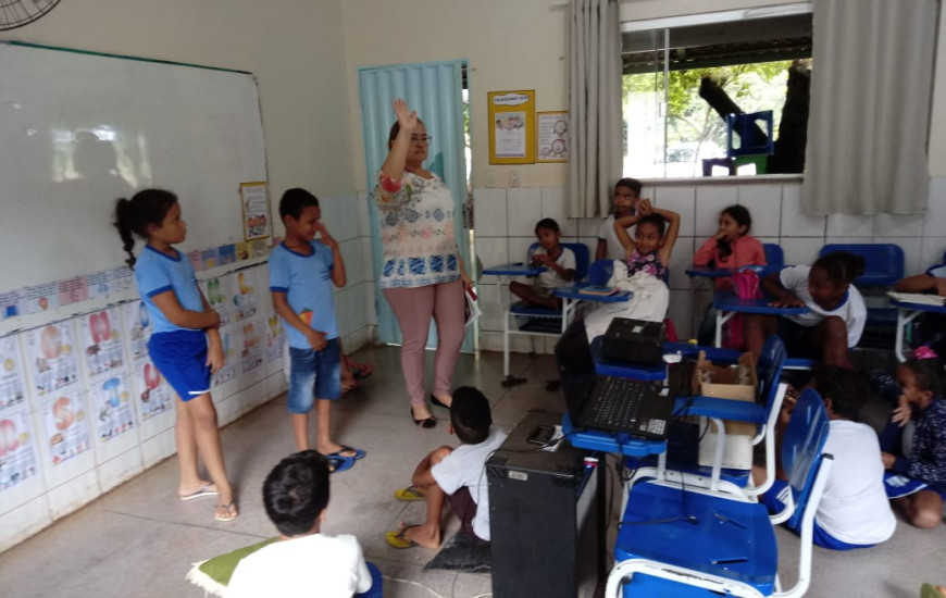 Alunos em sala de aula na ETI Sueli Reche, na zona rural de Taquaruçu