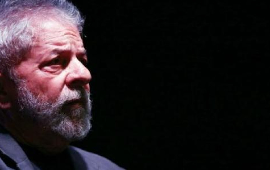 Ex-presidente Lula está preso na PF