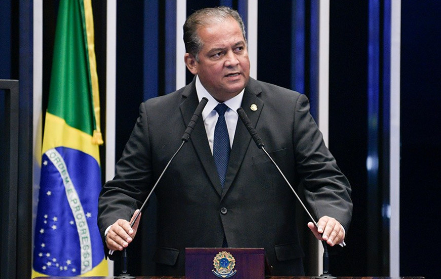 Senador Eduardo Gomes (MDB-TO) durante seu pronunciamento.