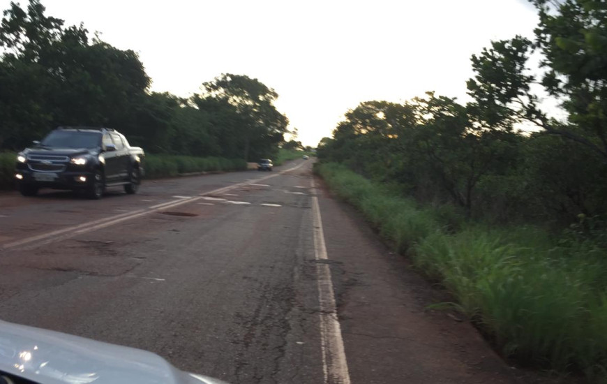Estrada está esburaca entre Palmas e Taquaruçu