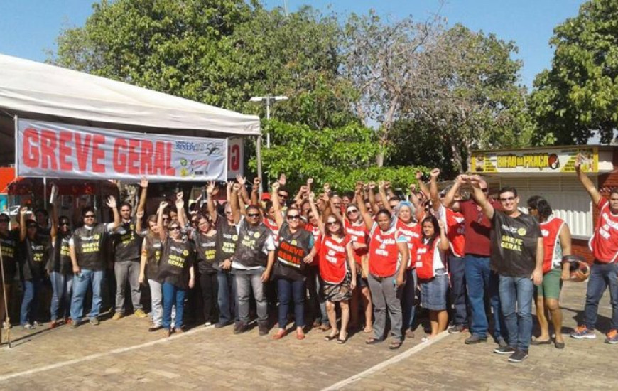 Servidores mobilizados em Porto Nacional