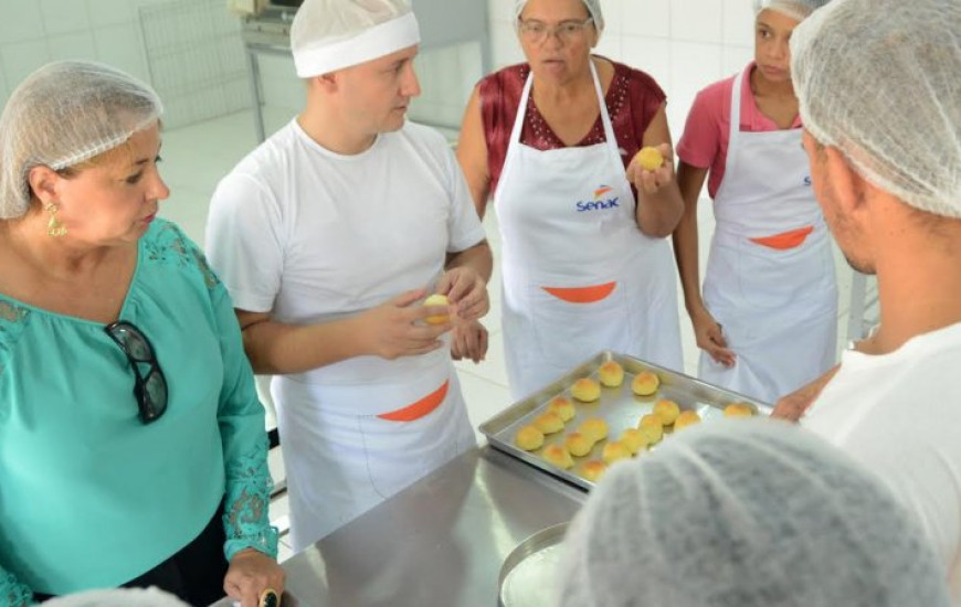 Moradoras do setor Santa Bárbara fazem curso