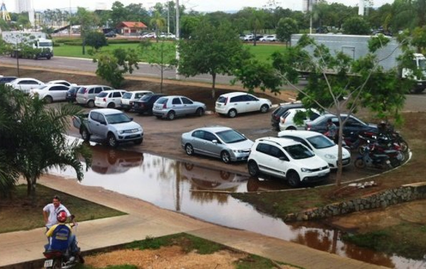 Estacionamento do Amazônia Center alagado