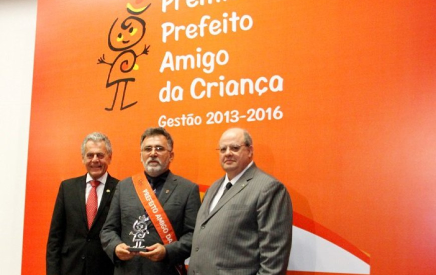 José Santana recebe prêmio em Brasília
