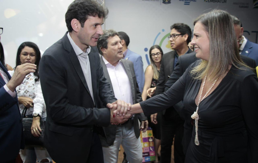 Claudia e o ministro do Turismo em Palmas.