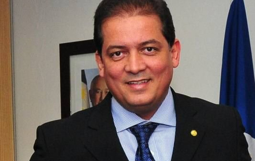 Secretário estadual Eduardo Gomes
