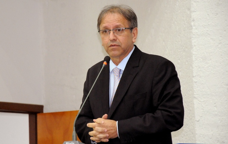 Governador homenageia Henrique Santillo na AL