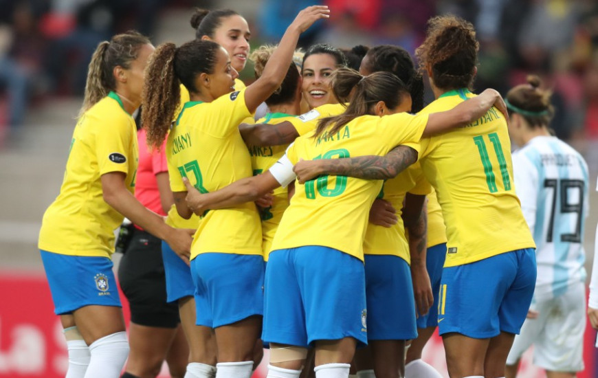 Seleção Brasileira estreia na Copa do Mundo neste domingo