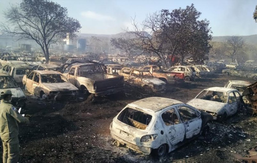 Cerca de 300 veículos foram incendiados