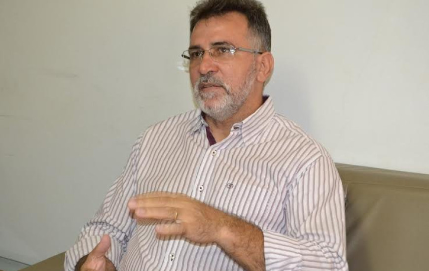José Santana Neto é prefeito de Colinas