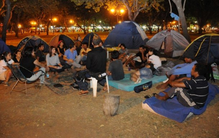 Manifestantes acampados na praça