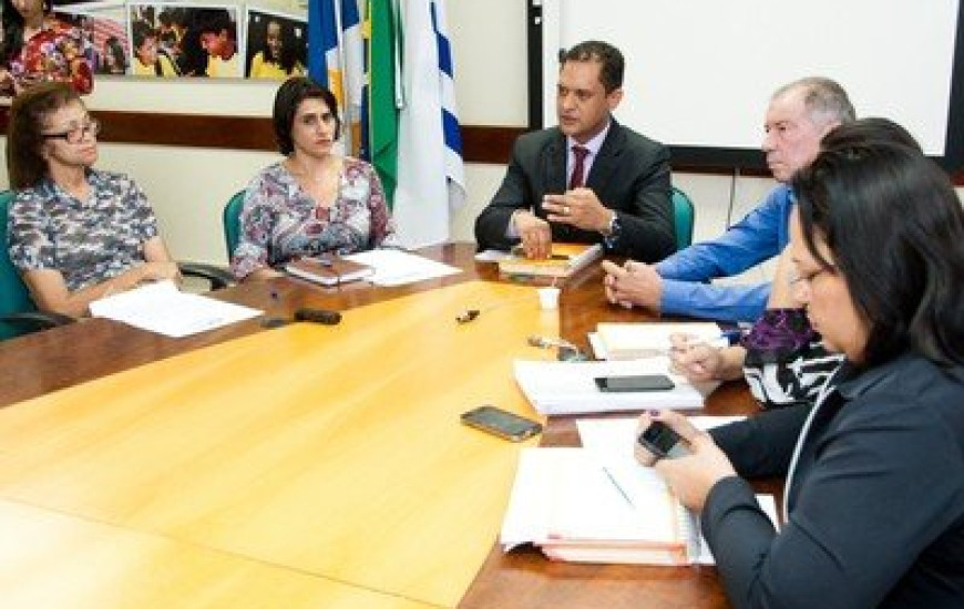 Reunião entre prefeitos, Seduc e MPE