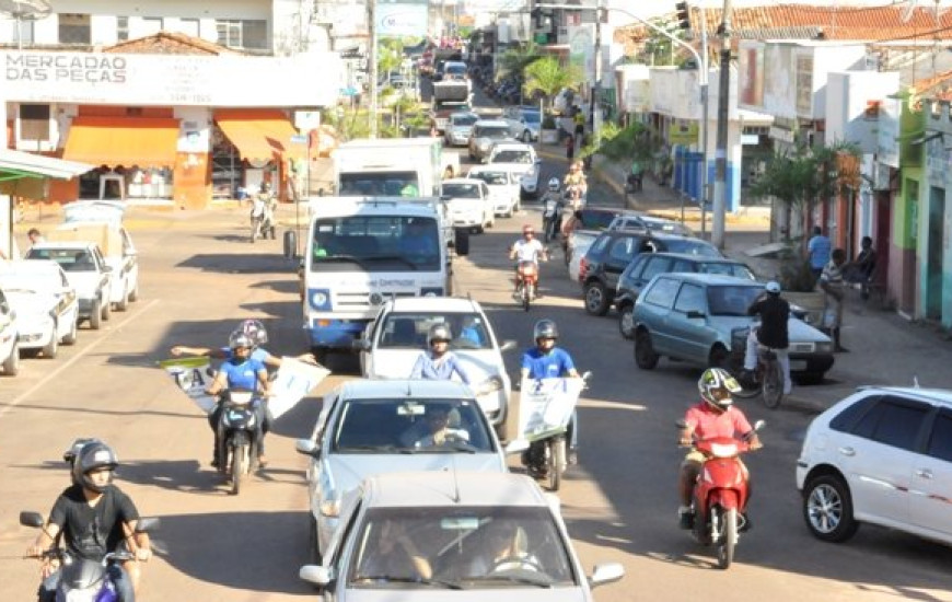 Carreta abre o curcuito