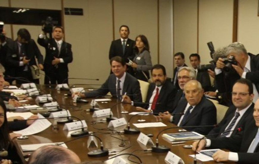 Governador em reunião